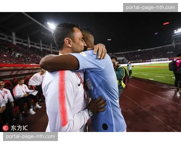 暖心一幕：球员通道内，前队友久里奇与米林科维奇热情拥抱
